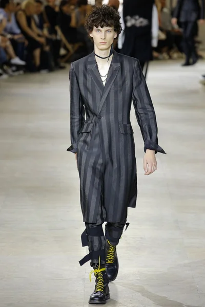 Look 24